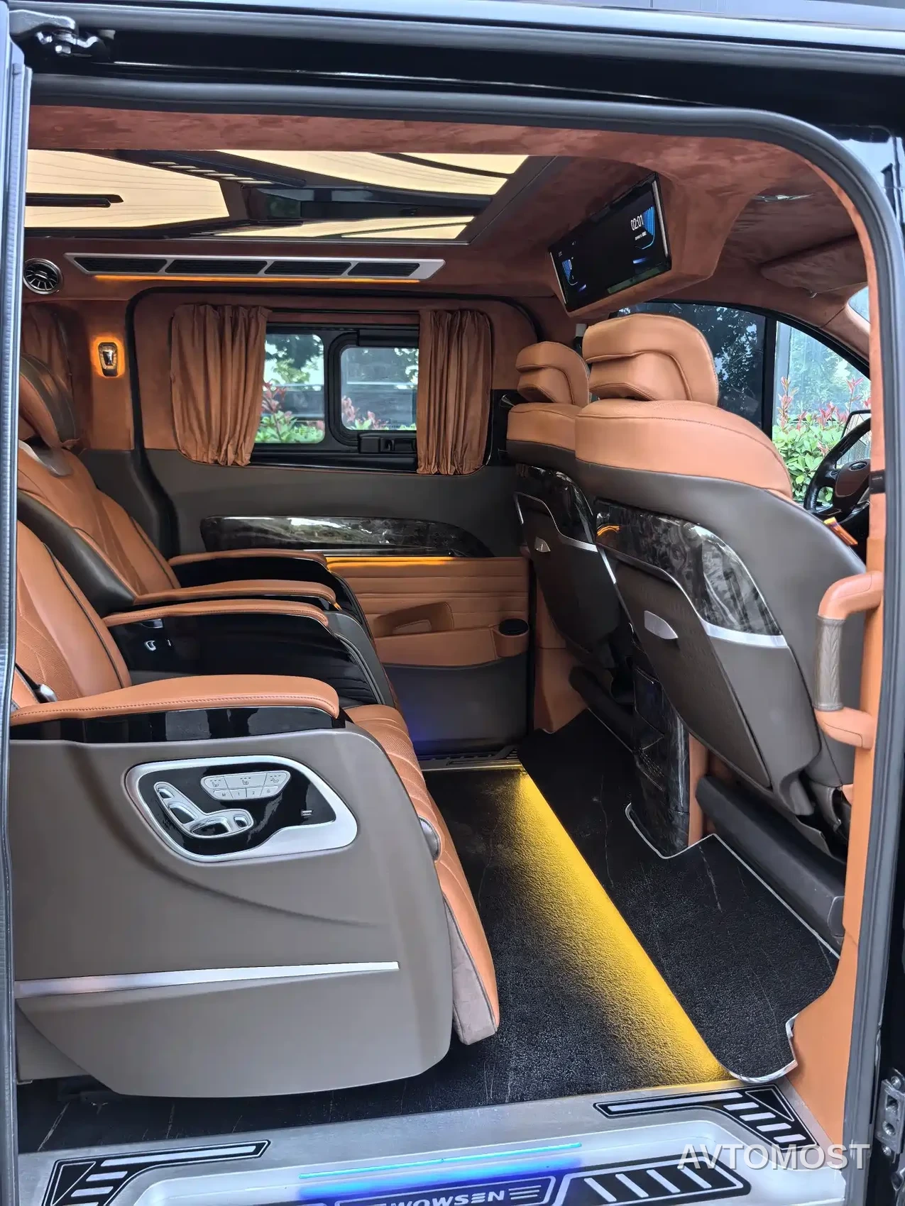 Ford Tourneo 2023 2.0T Automatic Premium Edition — фото 31