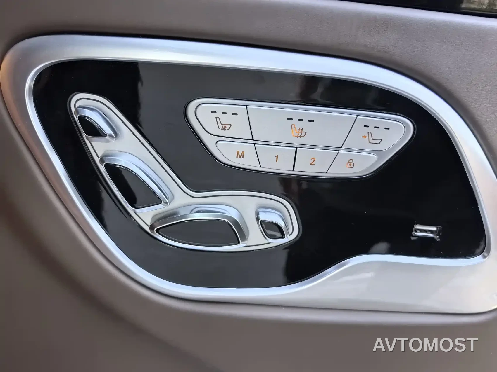 Ford Tourneo 2023 2.0T Automatic Premium Edition — фото 32