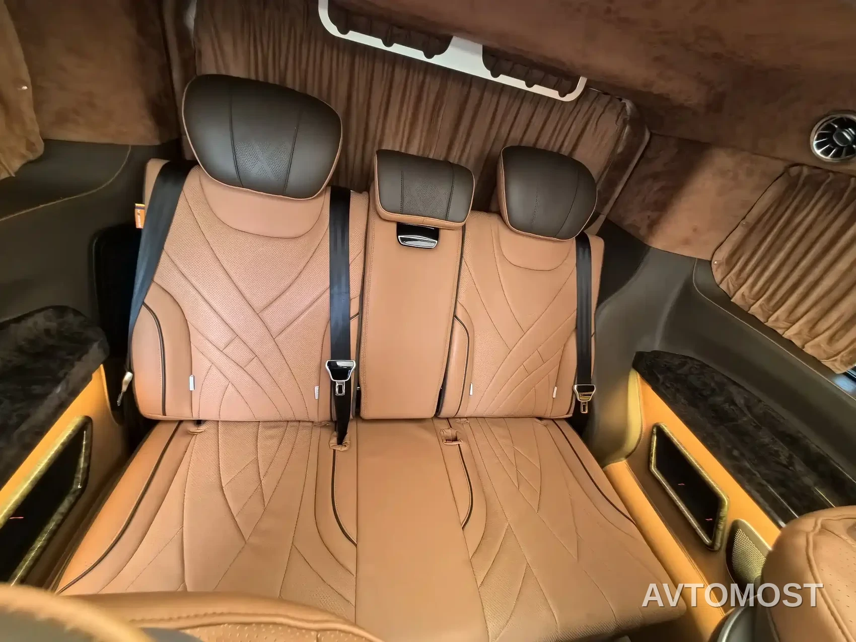 Ford Tourneo 2023 2.0T Automatic Premium Edition — фото 33