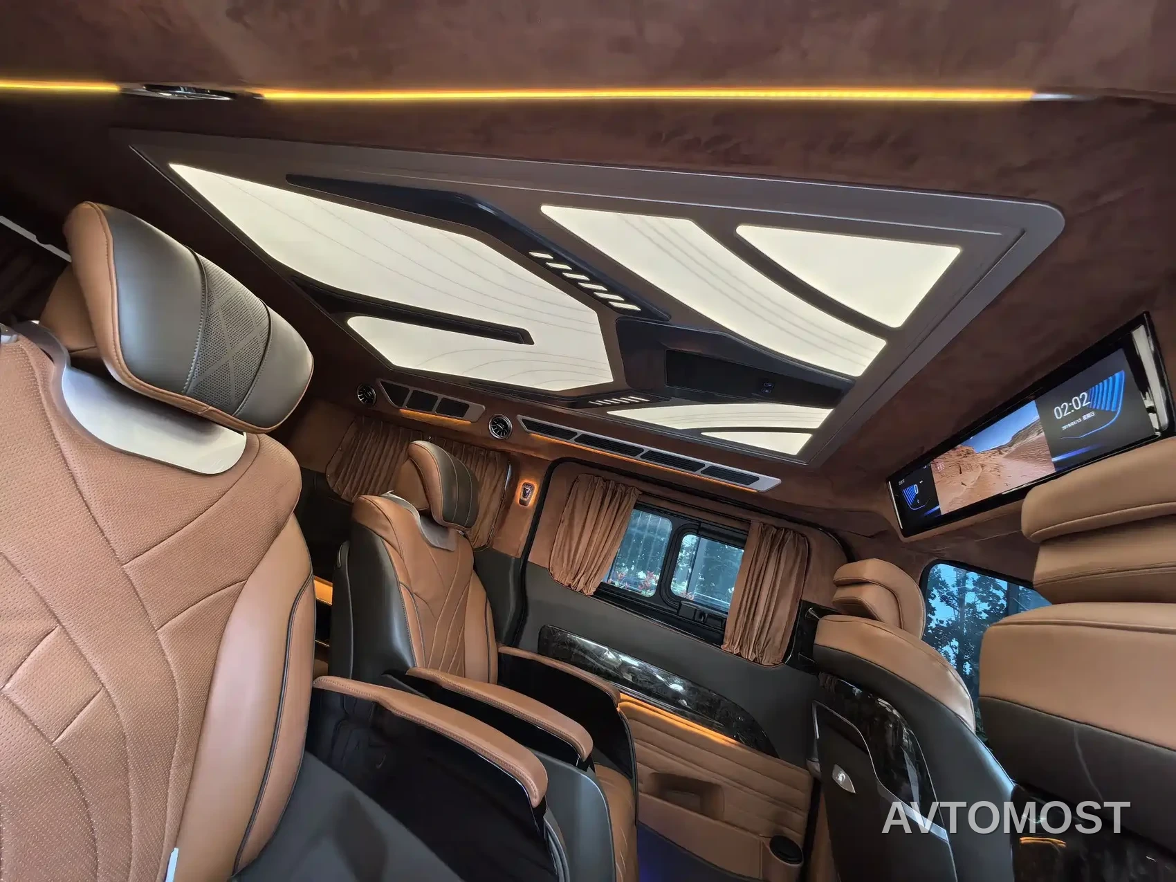 Ford Tourneo 2023 2.0T Automatic Premium Edition — фото 34