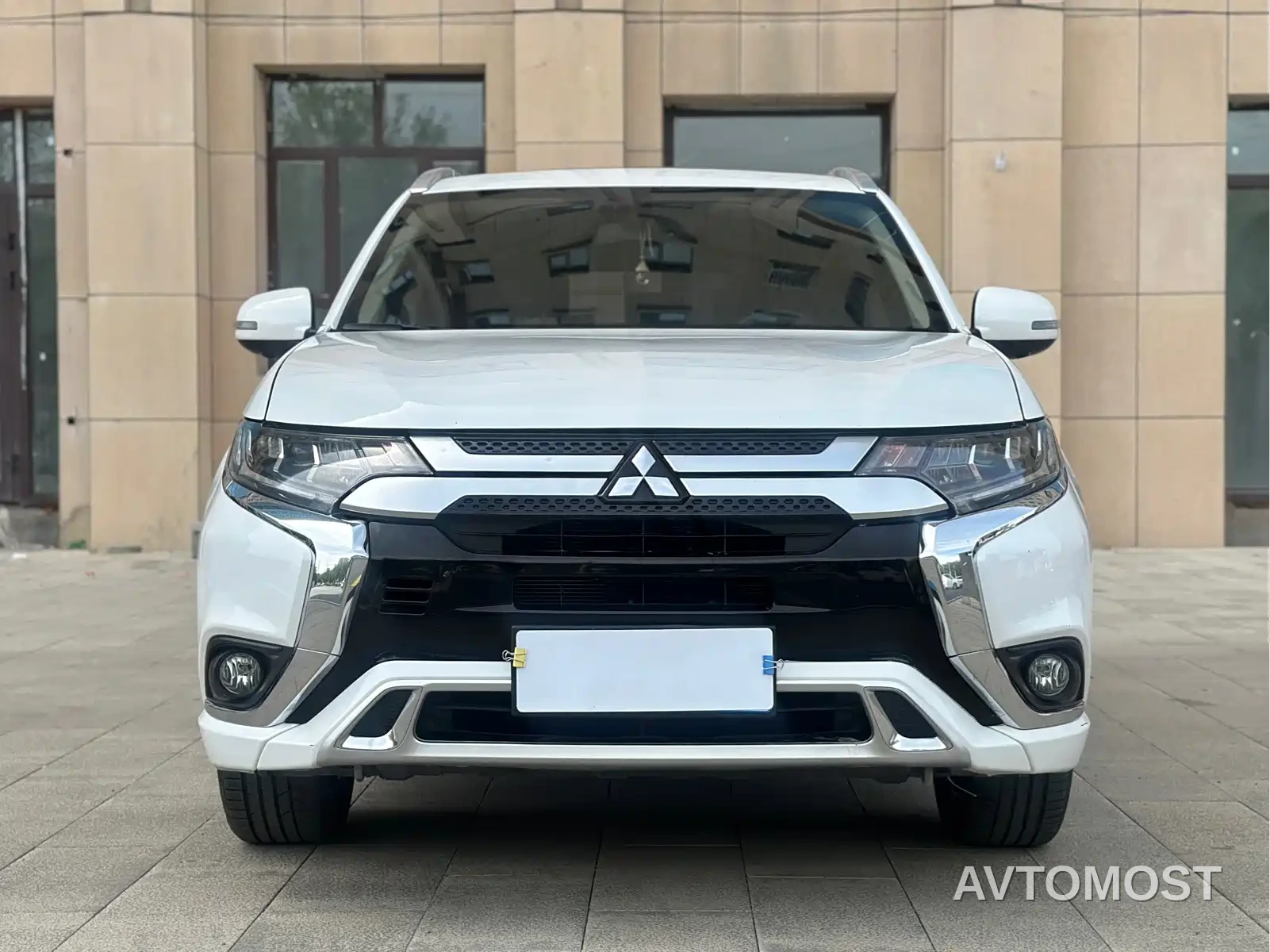 Mitsubishi Outlander 2021 2.4L 4WD Deluxe Edition 7-Seater — фото 2