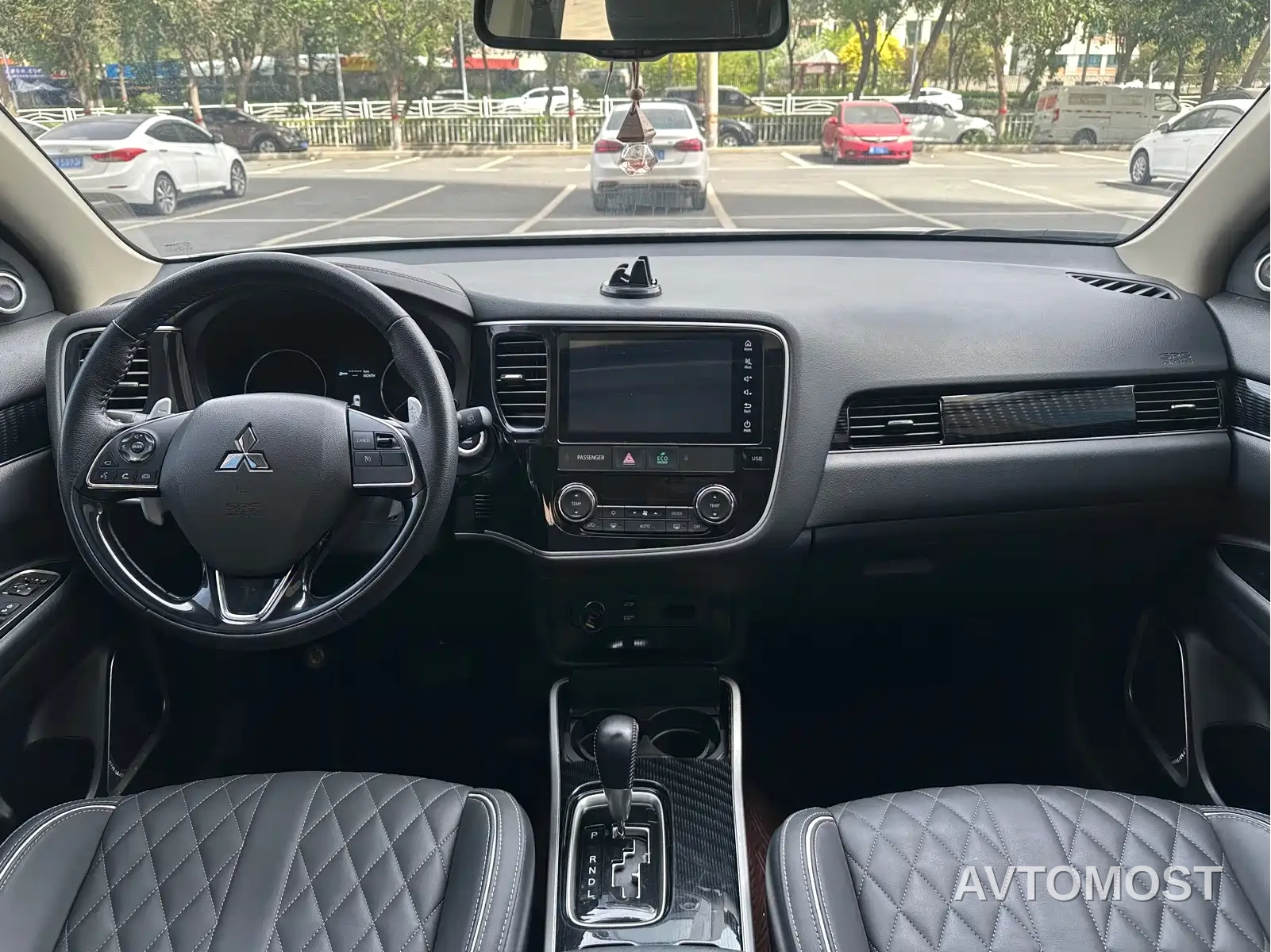 Mitsubishi Outlander 2021 2.4L 4WD Deluxe Edition 7-Seater — фото 6