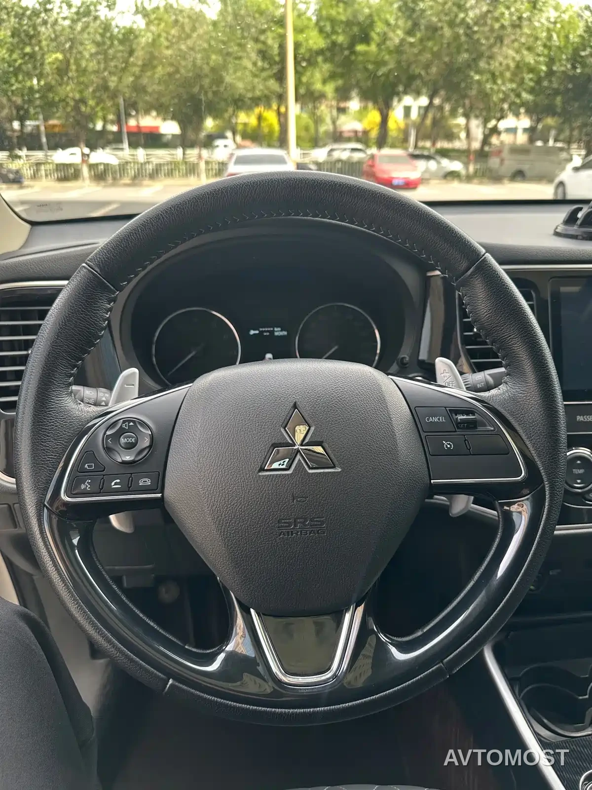 Mitsubishi Outlander 2021 2.4L 4WD Deluxe Edition 7-Seater — фото 10