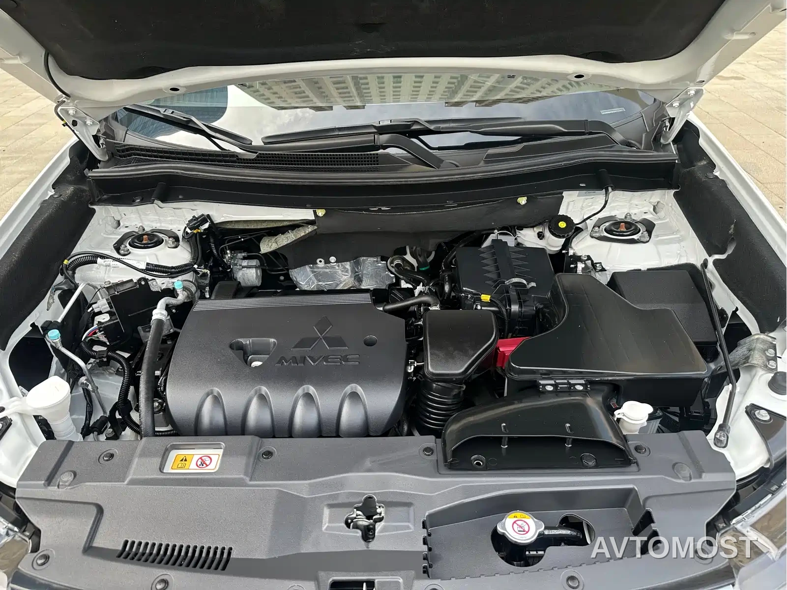 Mitsubishi Outlander 2021 2.4L 4WD Deluxe Edition 7-Seater — фото 11