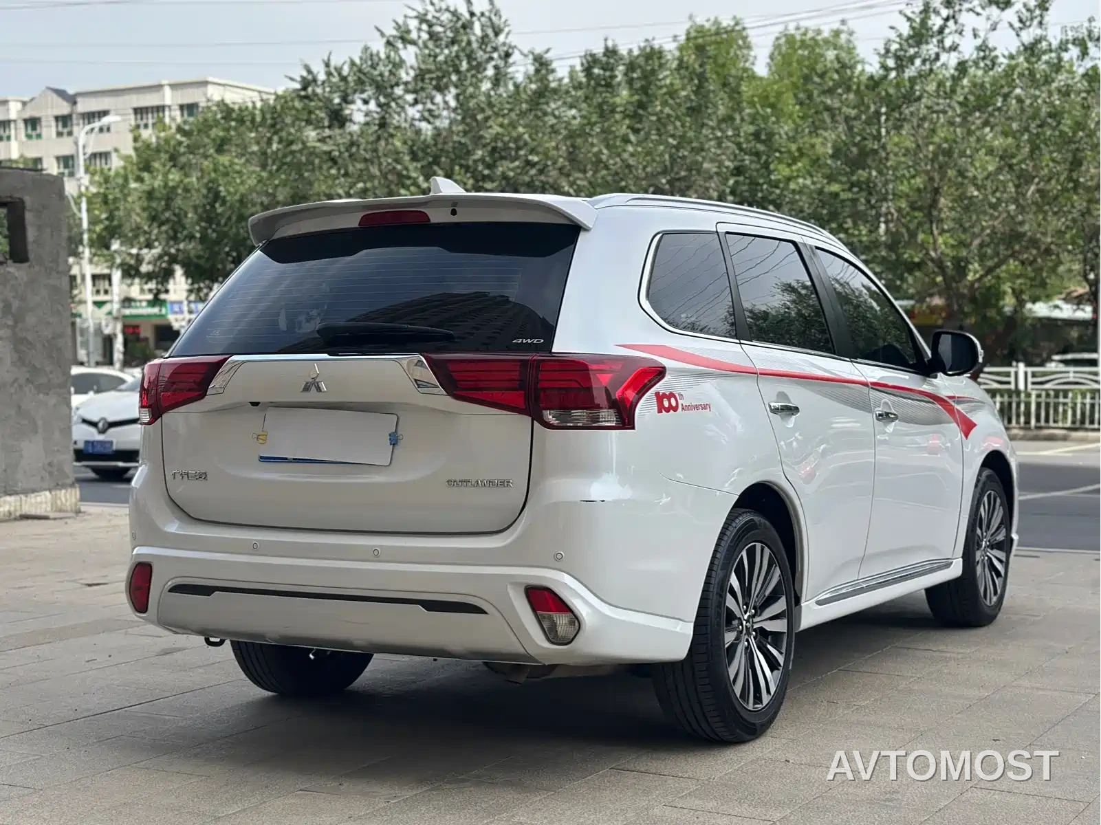 Mitsubishi Outlander 2021 2.4L 4WD Deluxe Edition 7-Seater — фото 12