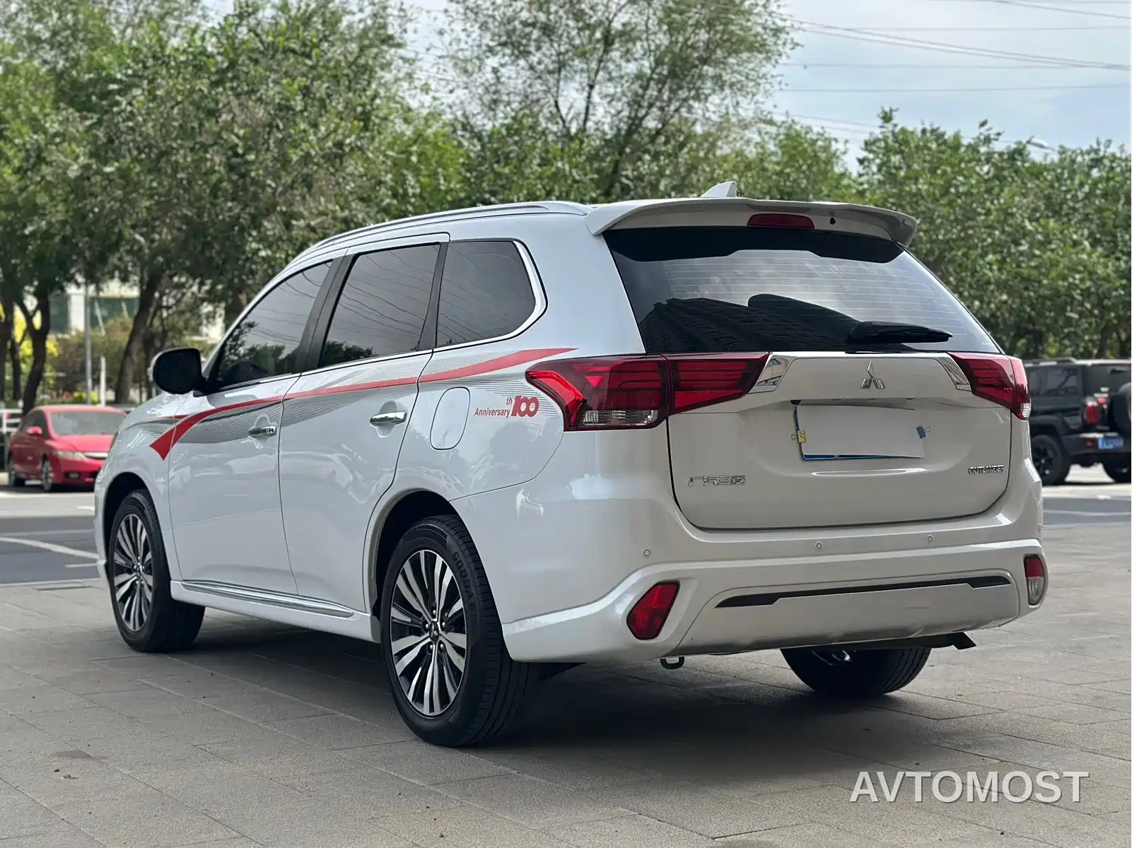 Mitsubishi Outlander 2021 2.4L 4WD Deluxe Edition 7-Seater — фото 14