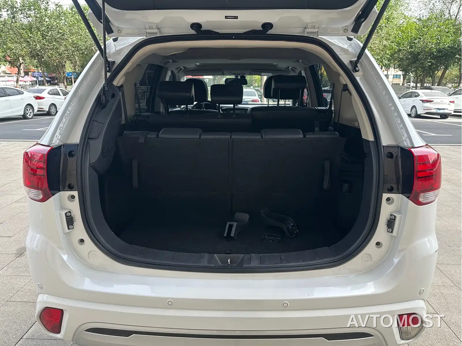 Mitsubishi Outlander 2021 2.4L 4WD Deluxe Edition 7-Seater — фото 15