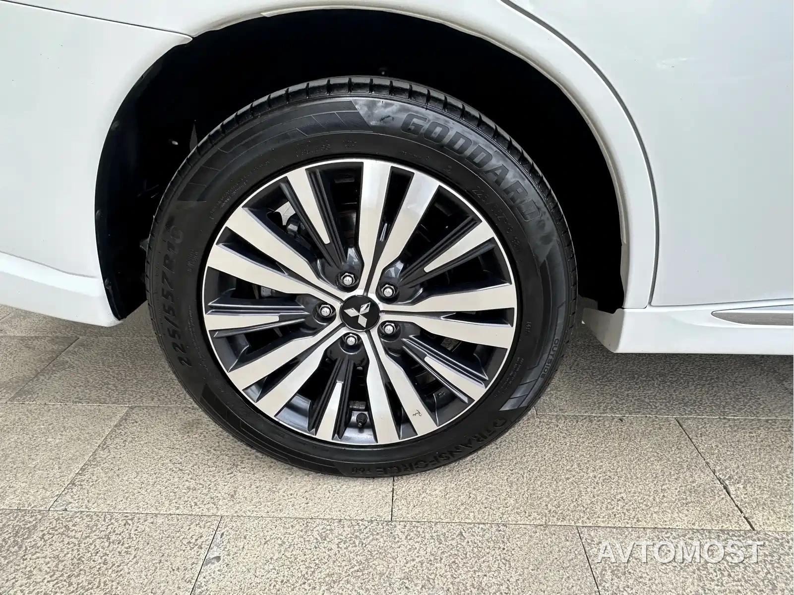 Mitsubishi Outlander 2021 2.4L 4WD Deluxe Edition 7-Seater — фото 16
