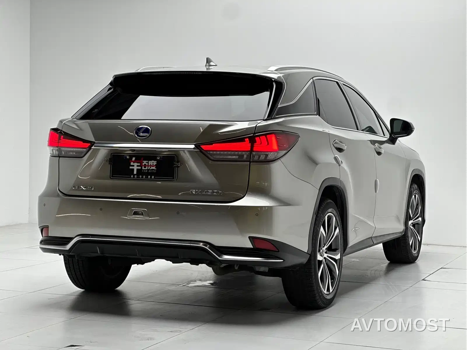 Lexus RX 2020 Facelift 450h AWD Elegance Edition — фото 4