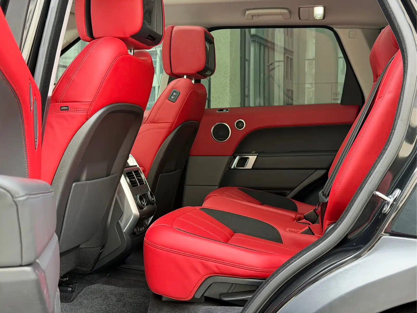 Land Rover Range Rover Sport 2022 3.0 L6 Gloss Black Edition — фото 6