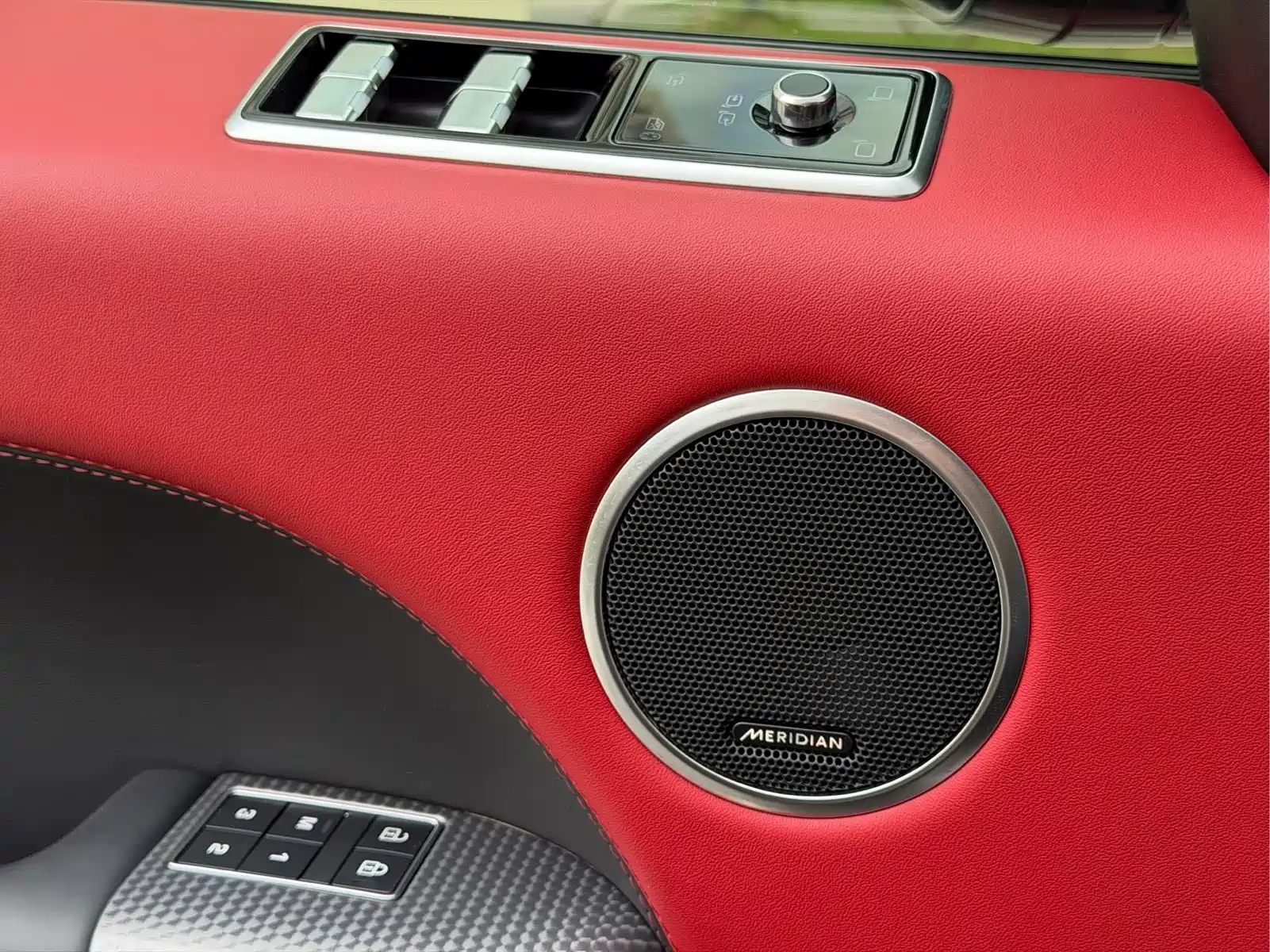 Land Rover Range Rover Sport 2022 3.0 L6 Gloss Black Edition — фото 9