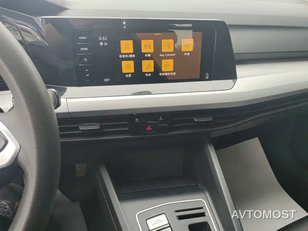 Volkswagen Golf 2023 Model 200TSI DSG — фото 9