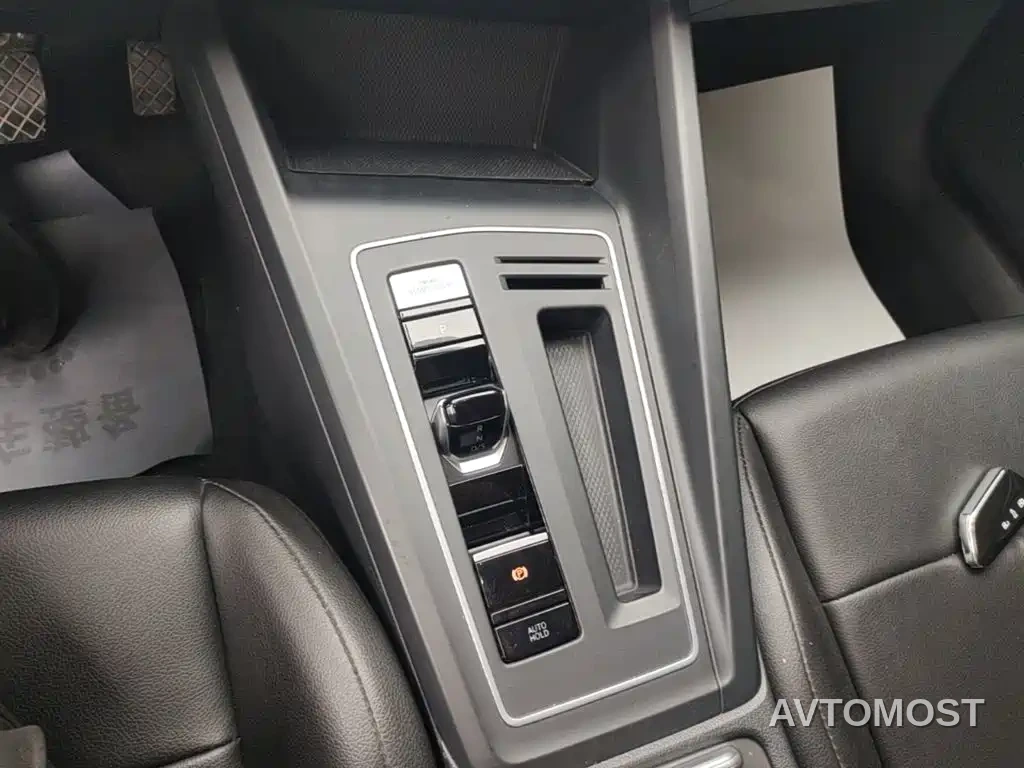 Volkswagen Golf 2023 Model 200TSI DSG — фото 10