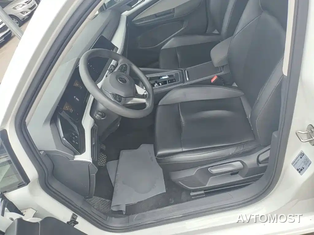 Volkswagen Golf 2023 Model 200TSI DSG — фото 11
