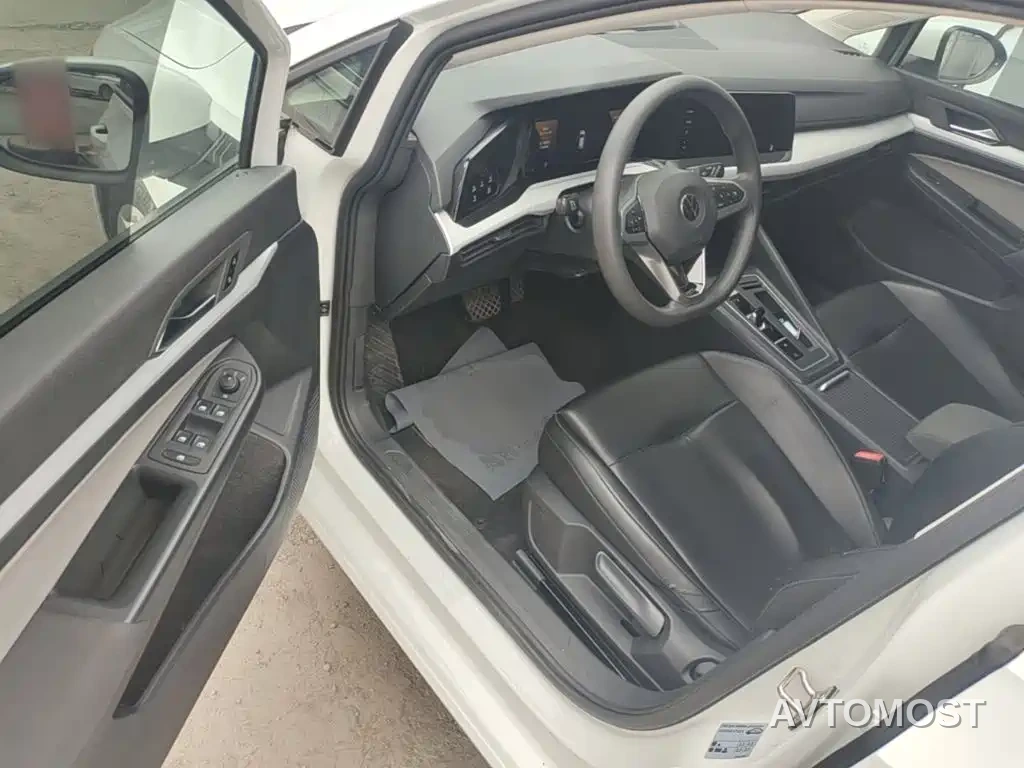 Volkswagen Golf 2023 Model 200TSI DSG — фото 12