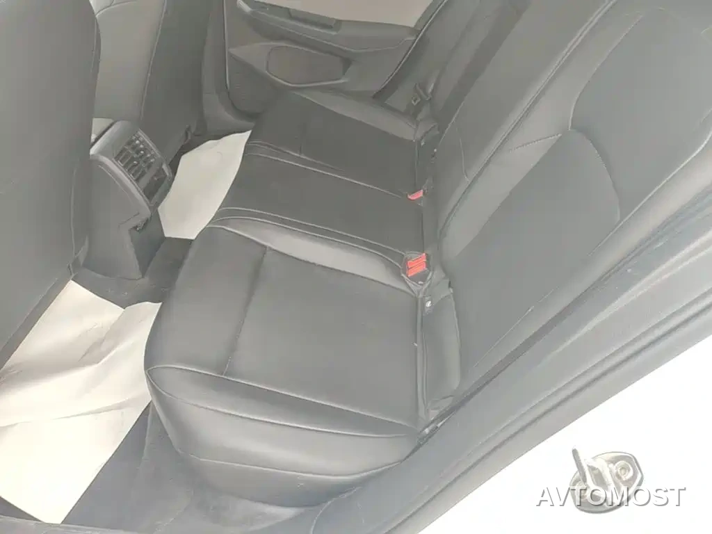 Volkswagen Golf 2023 Model 200TSI DSG — фото 13