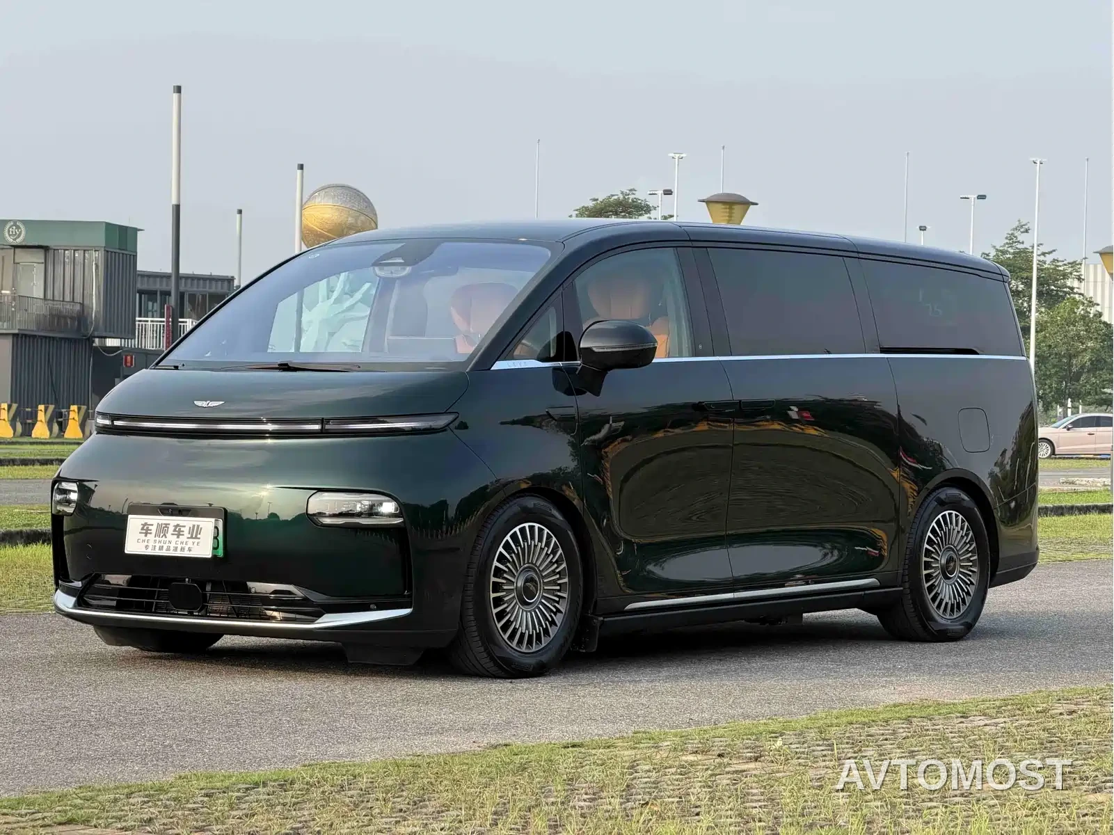 Geely Galaxy Yizhen L380 2025 Model 805km Flagship Edition AWD — фото 1