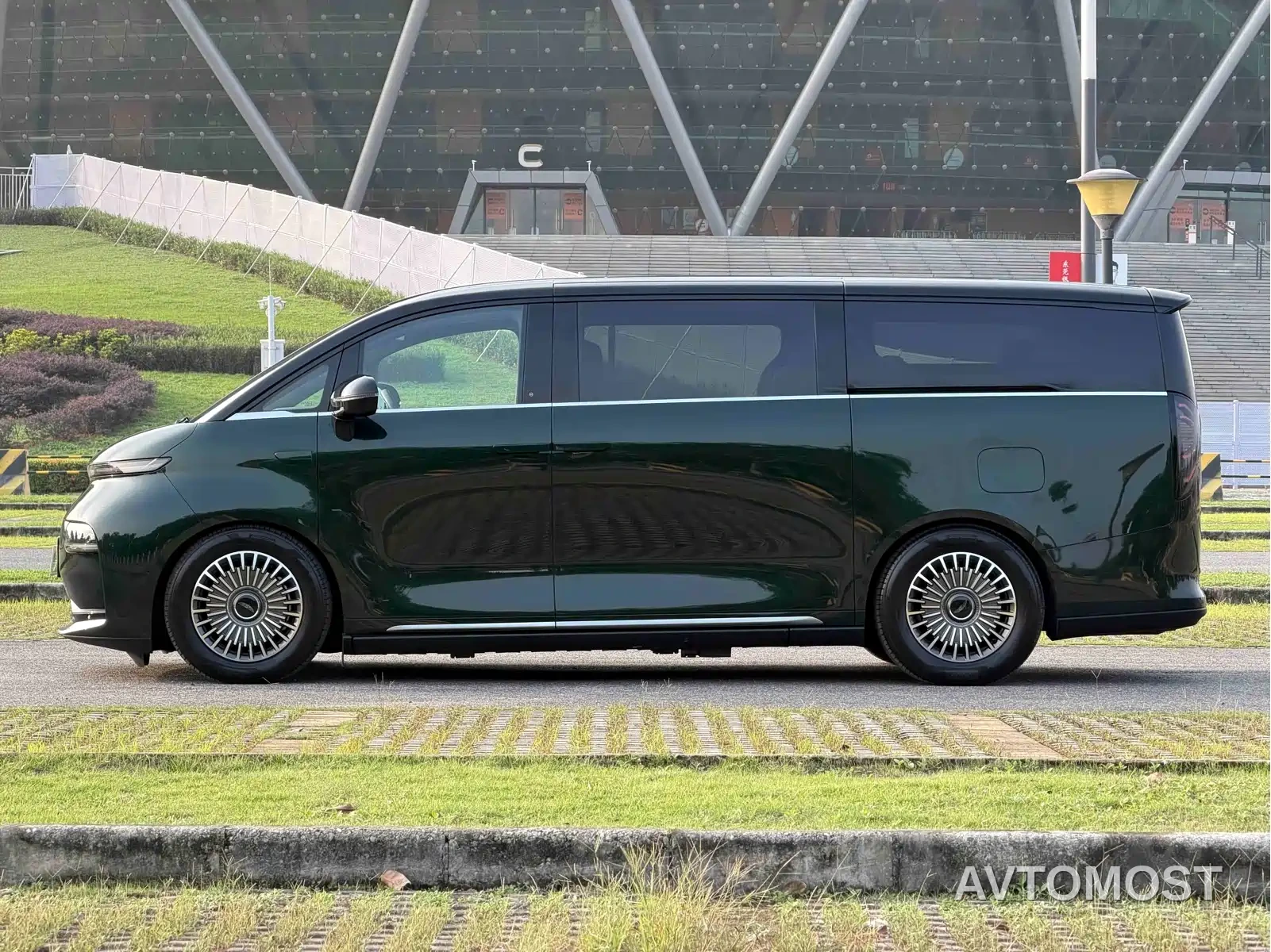 Geely Galaxy Yizhen L380 2025 Model 805km Flagship Edition AWD — фото 5