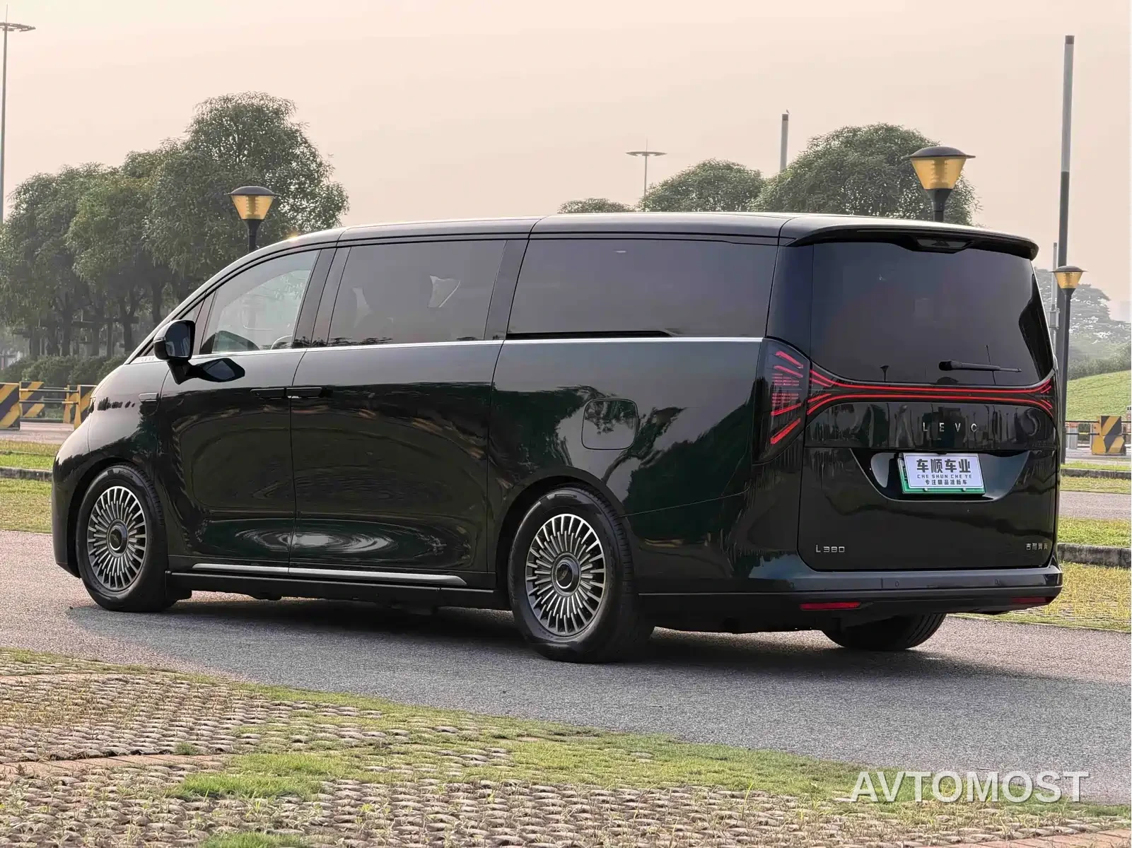 Geely Galaxy Yizhen L380 2025 Model 805km Flagship Edition AWD — фото 6