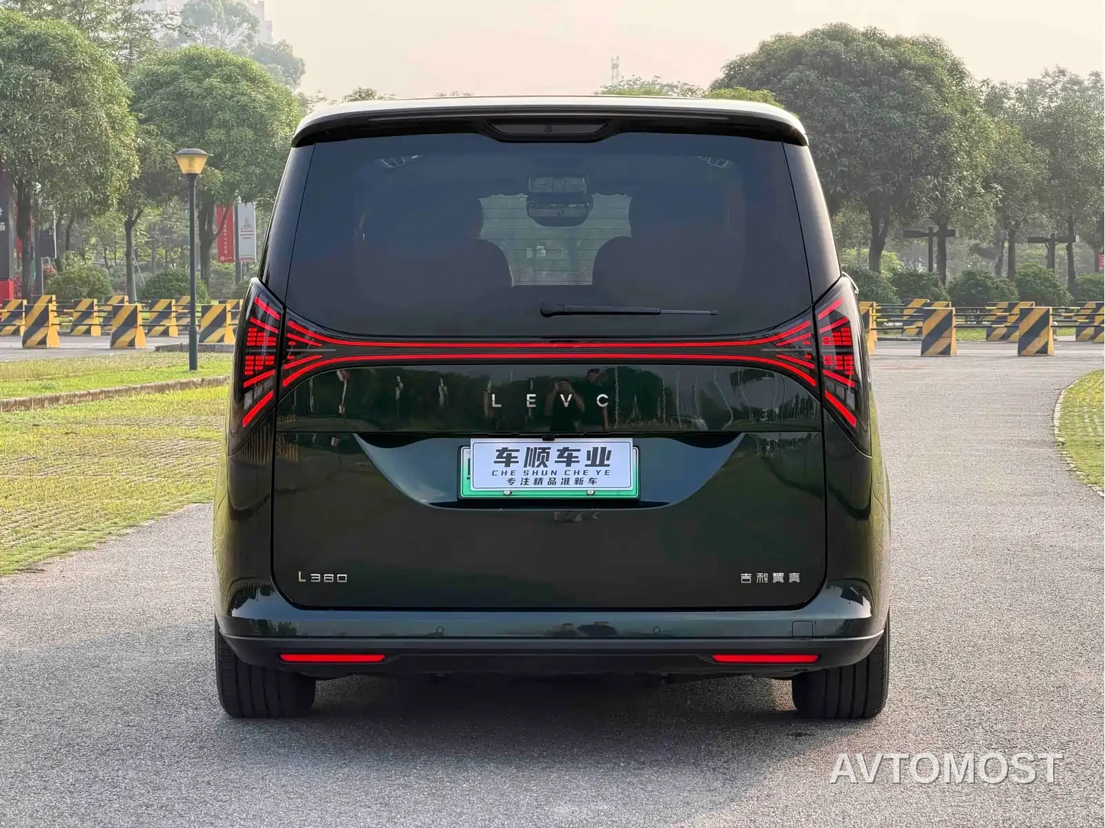 Geely Galaxy Yizhen L380 2025 Model 805km Flagship Edition AWD — фото 7