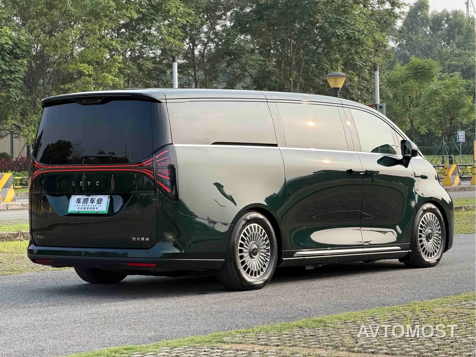 Geely Galaxy Yizhen L380 2025 Model 805km Flagship Edition AWD — фото 8