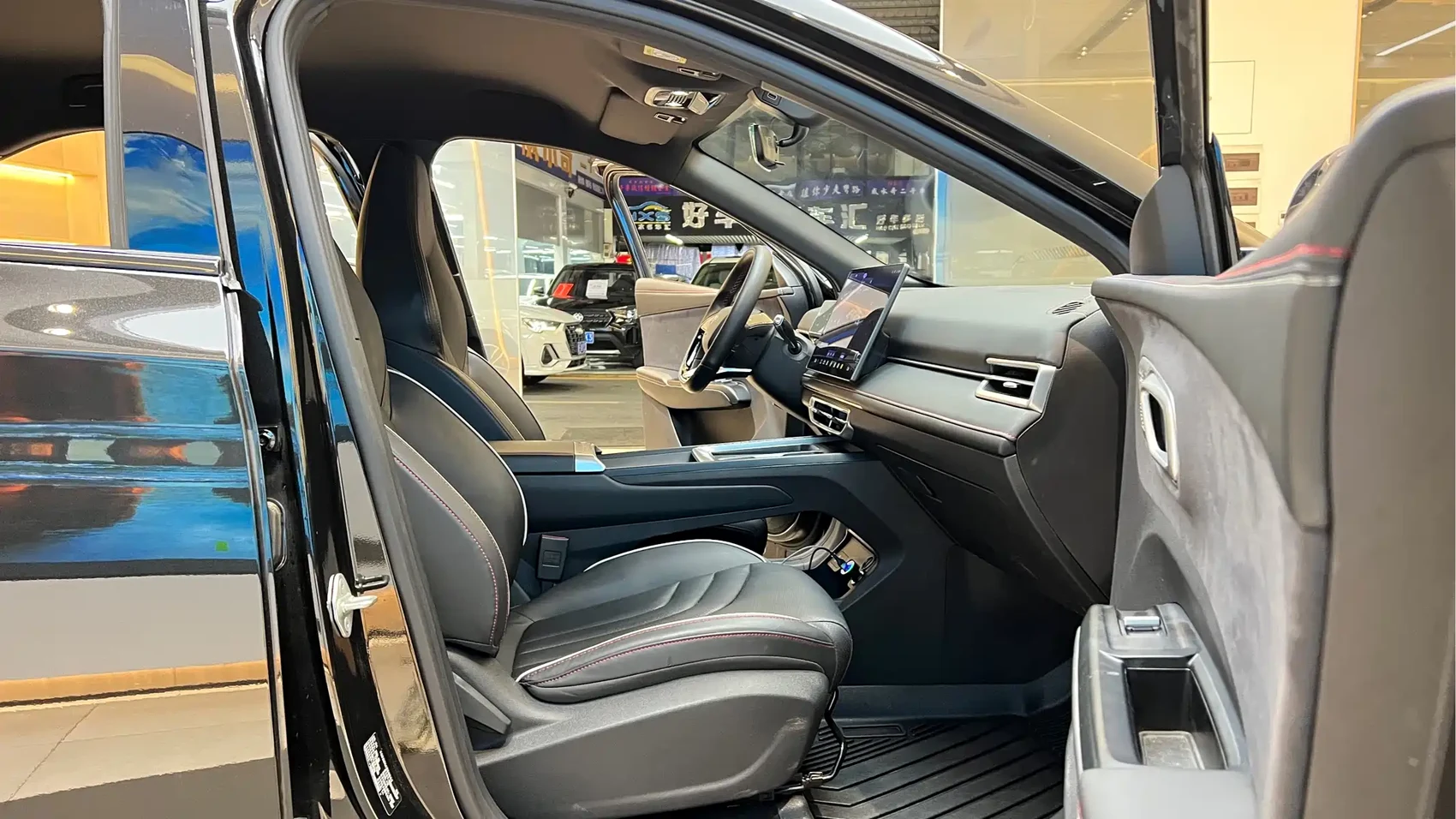 Nezha X 2024 400 Premium Edition — фото 17