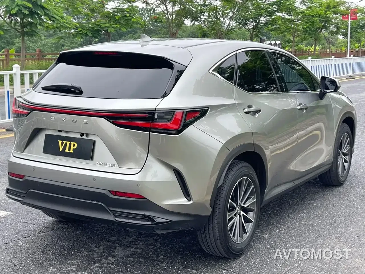 Lexus NX 2022 350h FWD Joy Creation Edition — фото 6