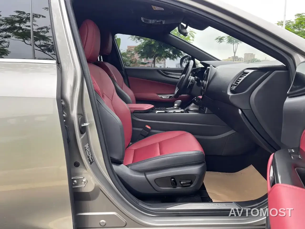 Lexus NX 2022 350h FWD Joy Creation Edition — фото 10