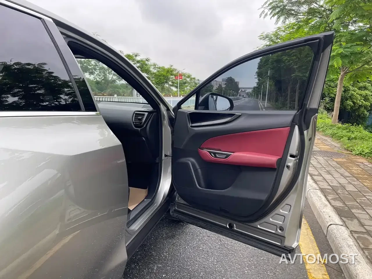 Lexus NX 2022 350h FWD Joy Creation Edition — фото 12