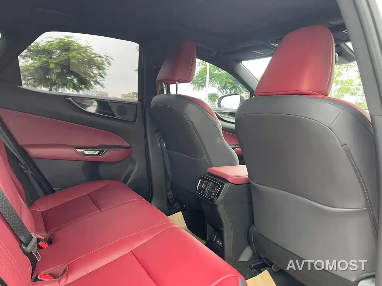 Lexus NX 2022 350h FWD Joy Creation Edition — фото 13