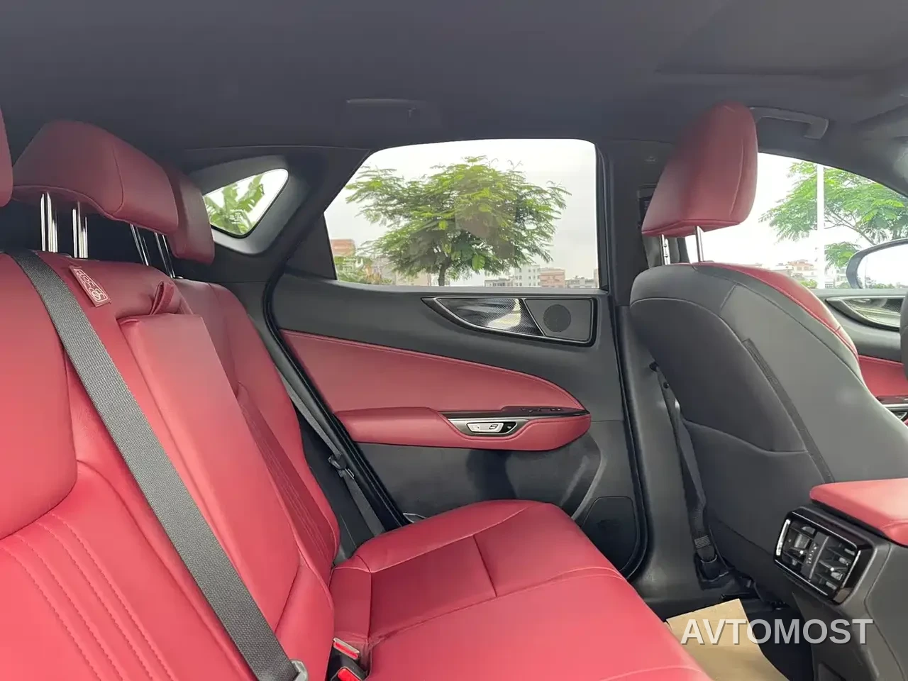 Lexus NX 2022 350h FWD Joy Creation Edition — фото 14