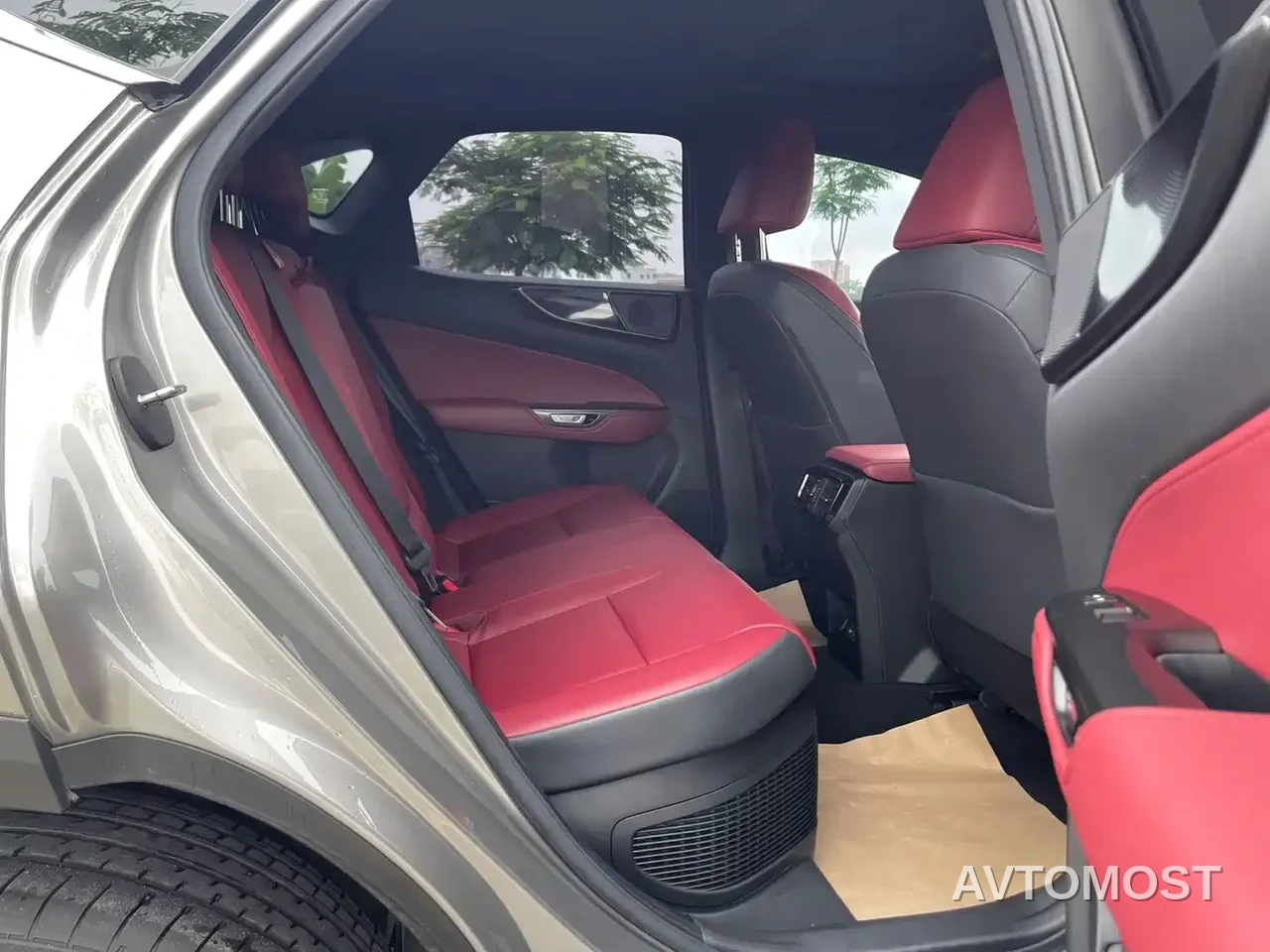 Lexus NX 2022 350h FWD Joy Creation Edition — фото 15