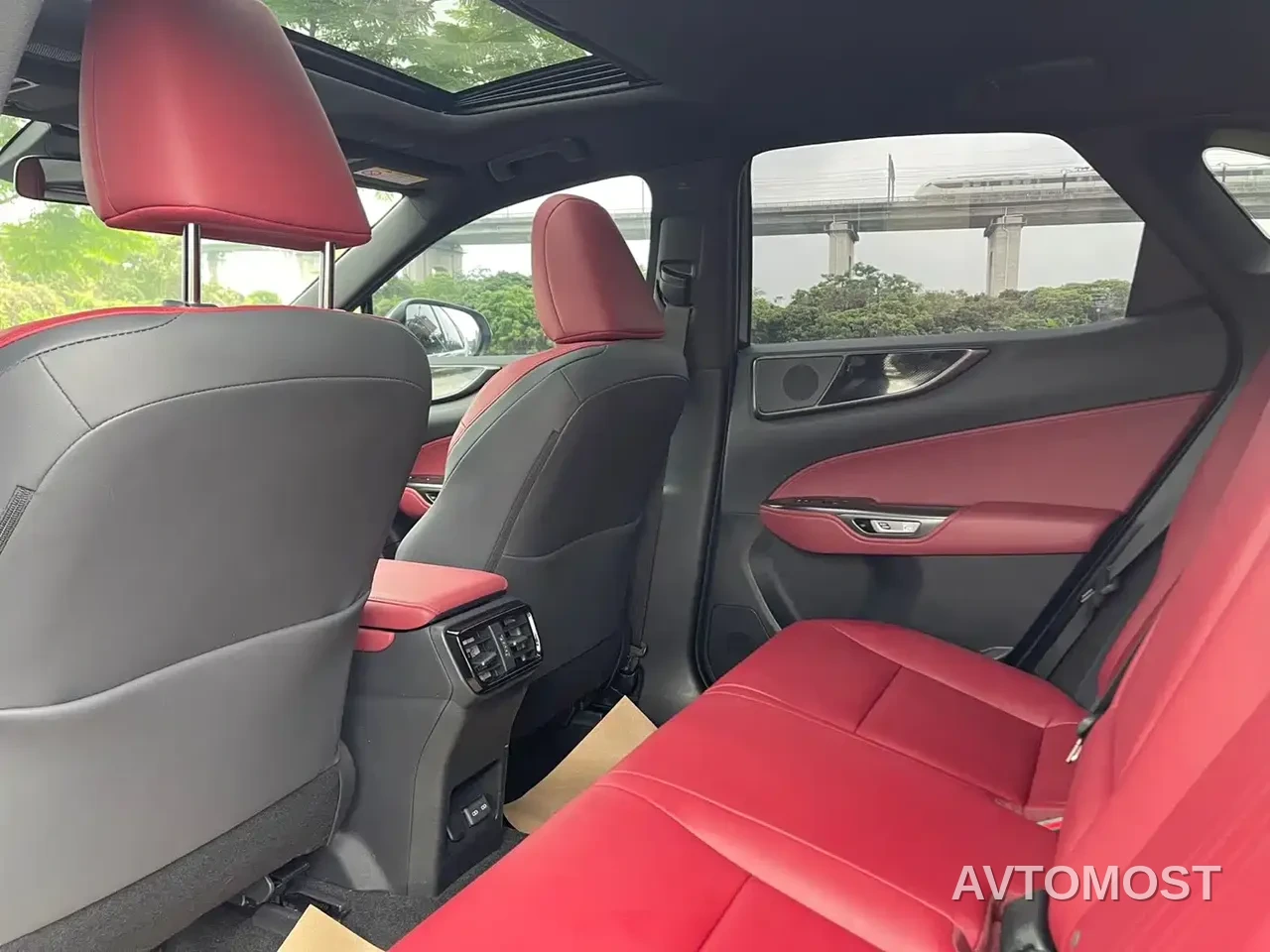Lexus NX 2022 350h FWD Joy Creation Edition — фото 26