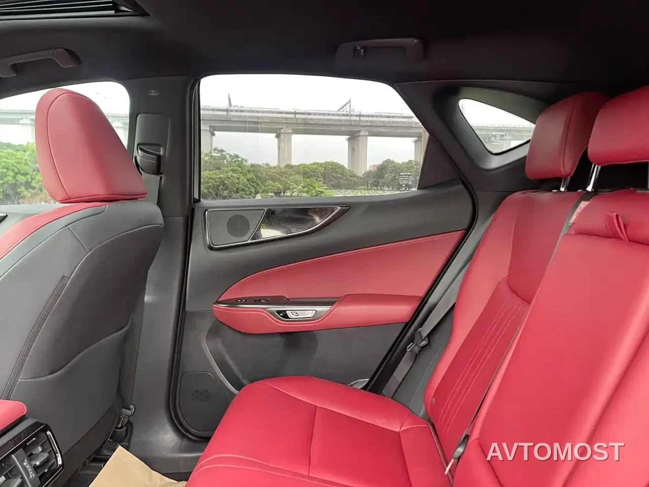 Lexus NX 2022 350h FWD Joy Creation Edition — фото 27