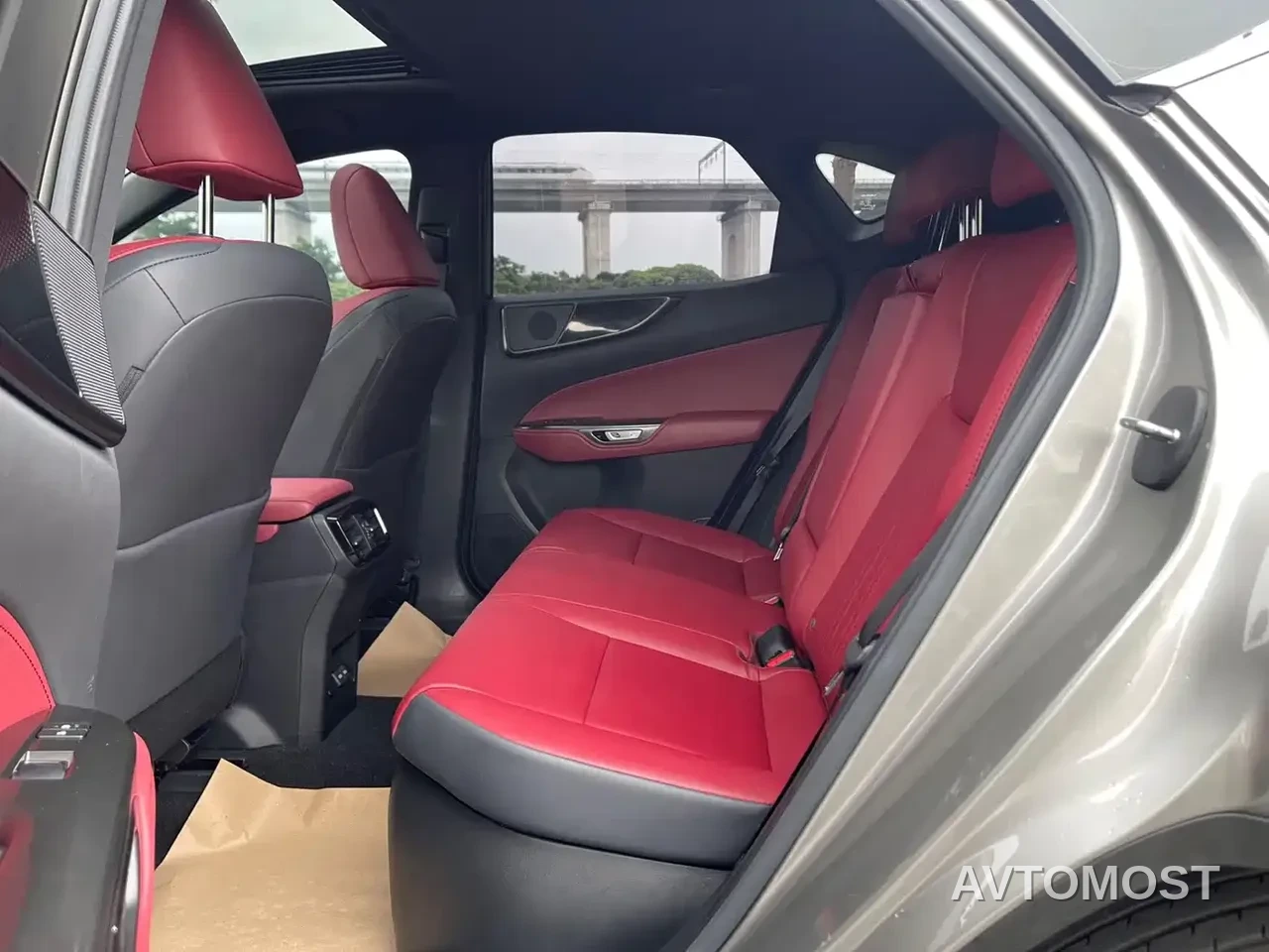 Lexus NX 2022 350h FWD Joy Creation Edition — фото 28