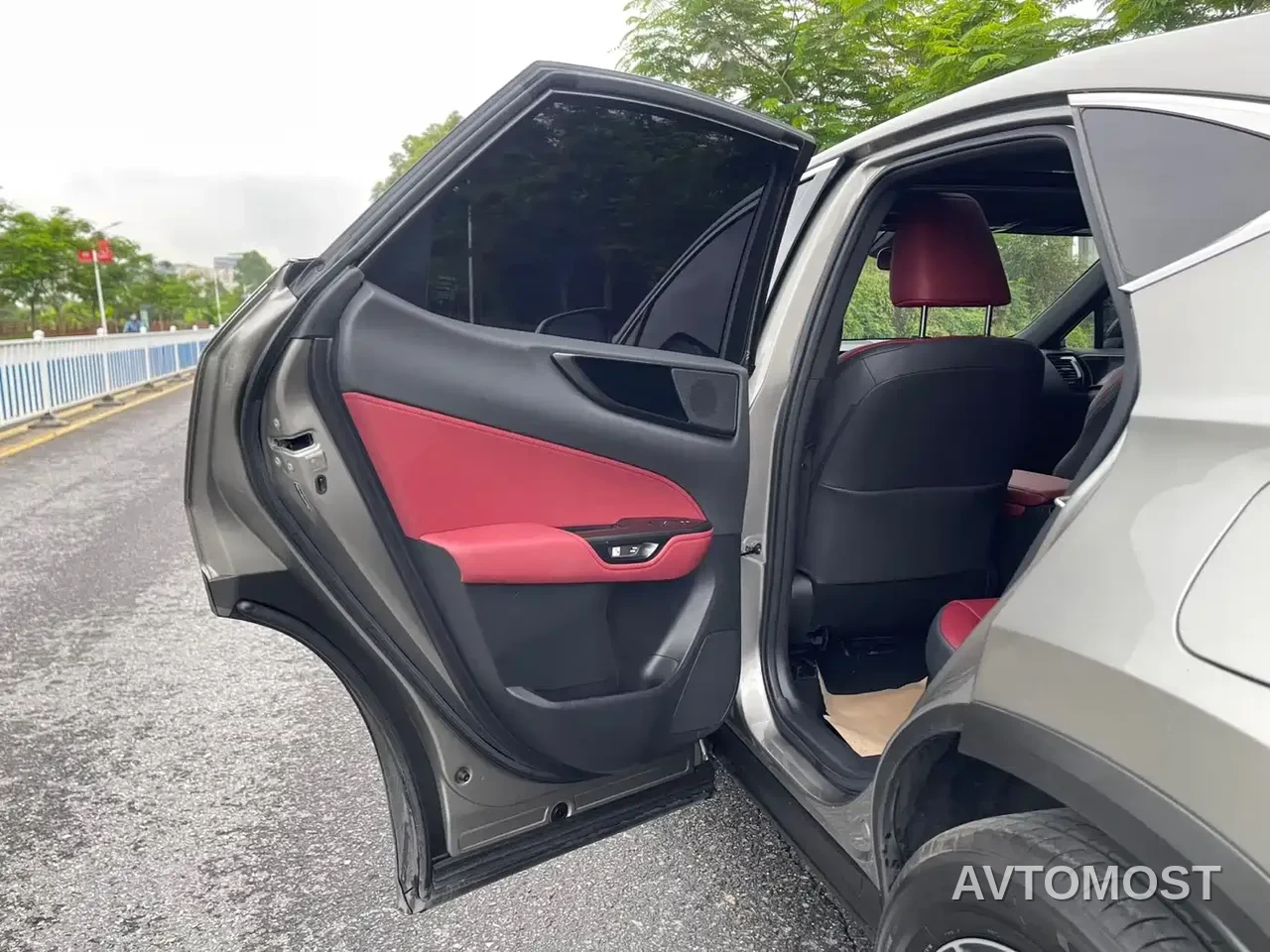 Lexus NX 2022 350h FWD Joy Creation Edition — фото 29