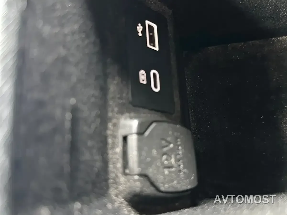 Lynk & Co 05 EM-P 2021 1.5TD PHEV HALO — фото 14