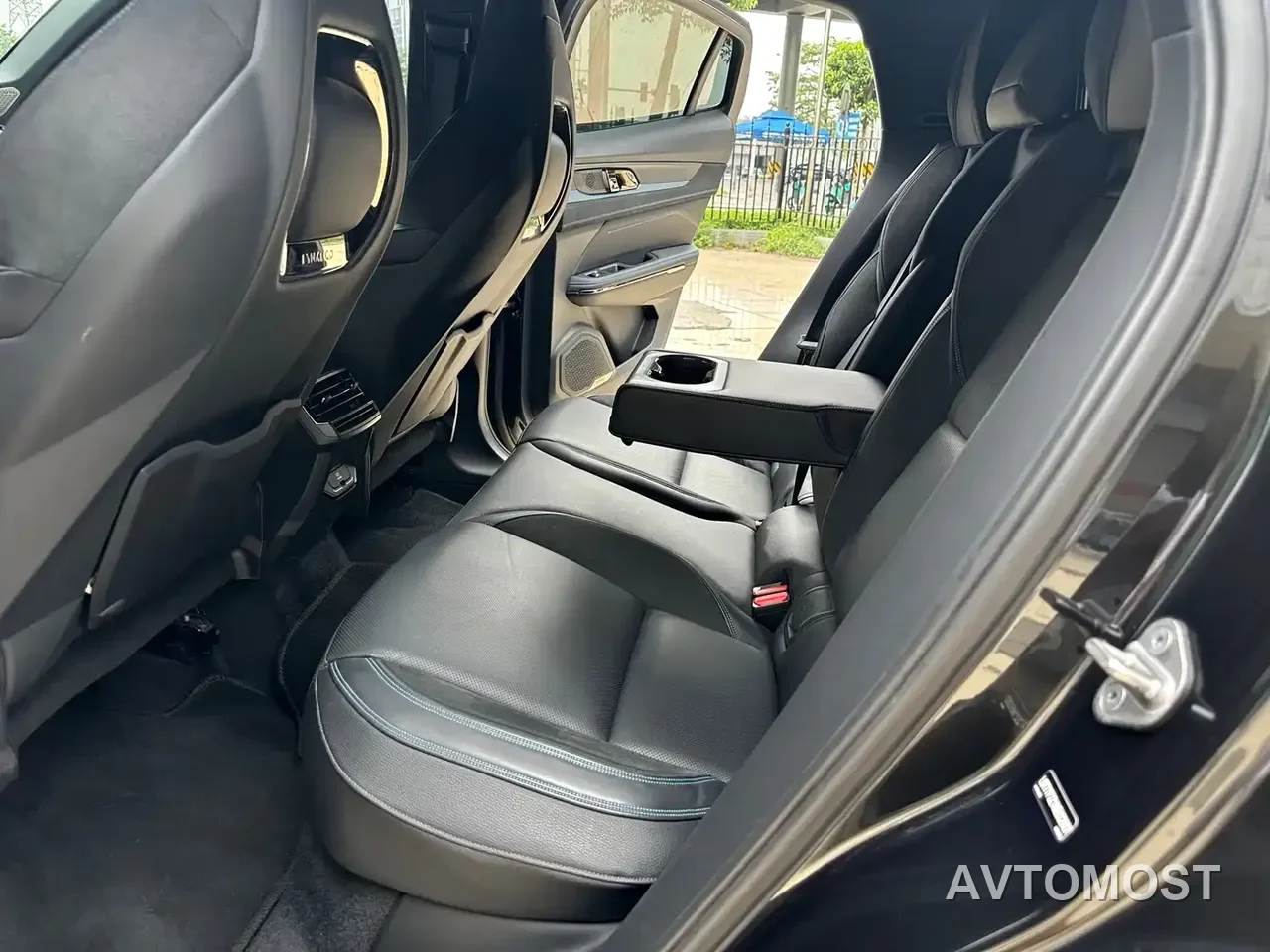 Lynk & Co 05 EM-P 2021 1.5TD PHEV HALO — фото 21