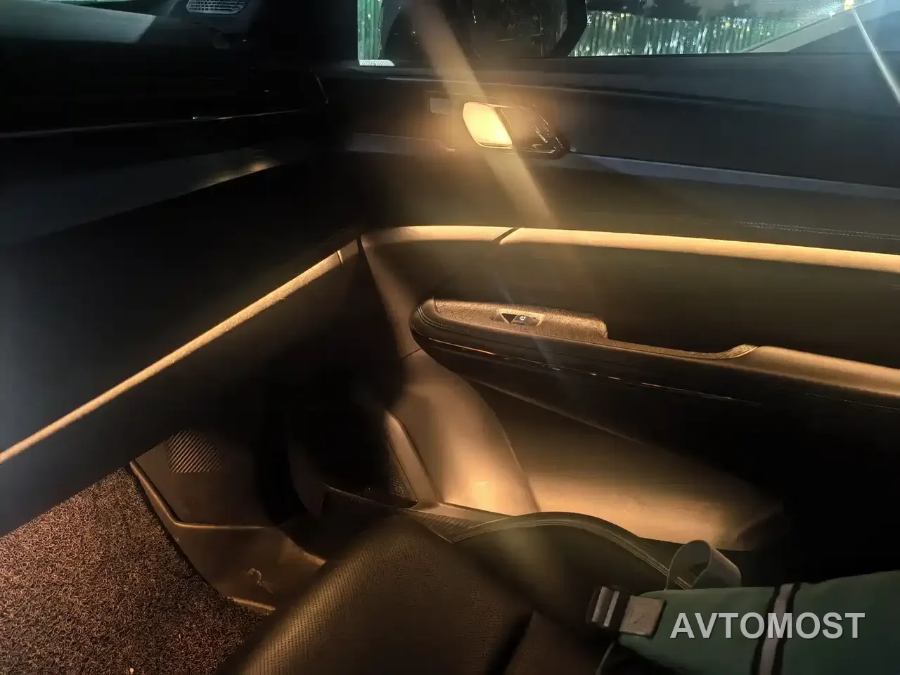 Lynk & Co 05 EM-P 2021 1.5TD PHEV HALO — фото 36