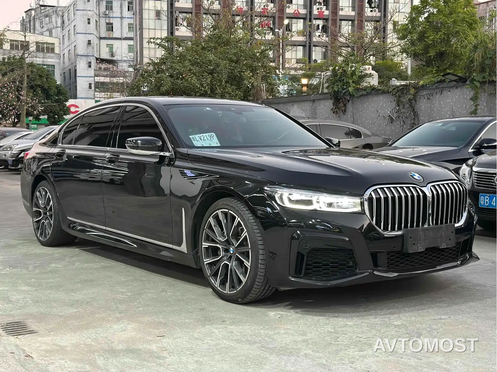 BMW 7 Series 2021 Model 740Li Leading M Sport Package — фото 2
