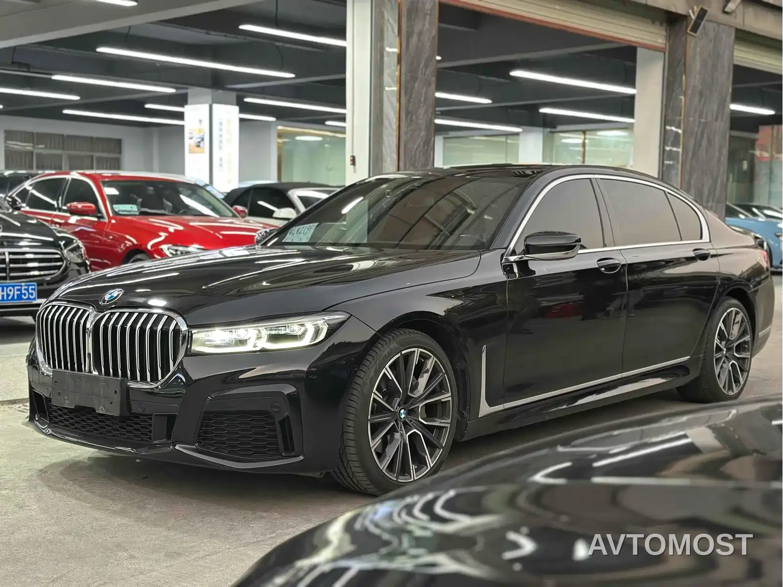 BMW 7 Series 2021 Model 740Li Leading M Sport Package — фото 3