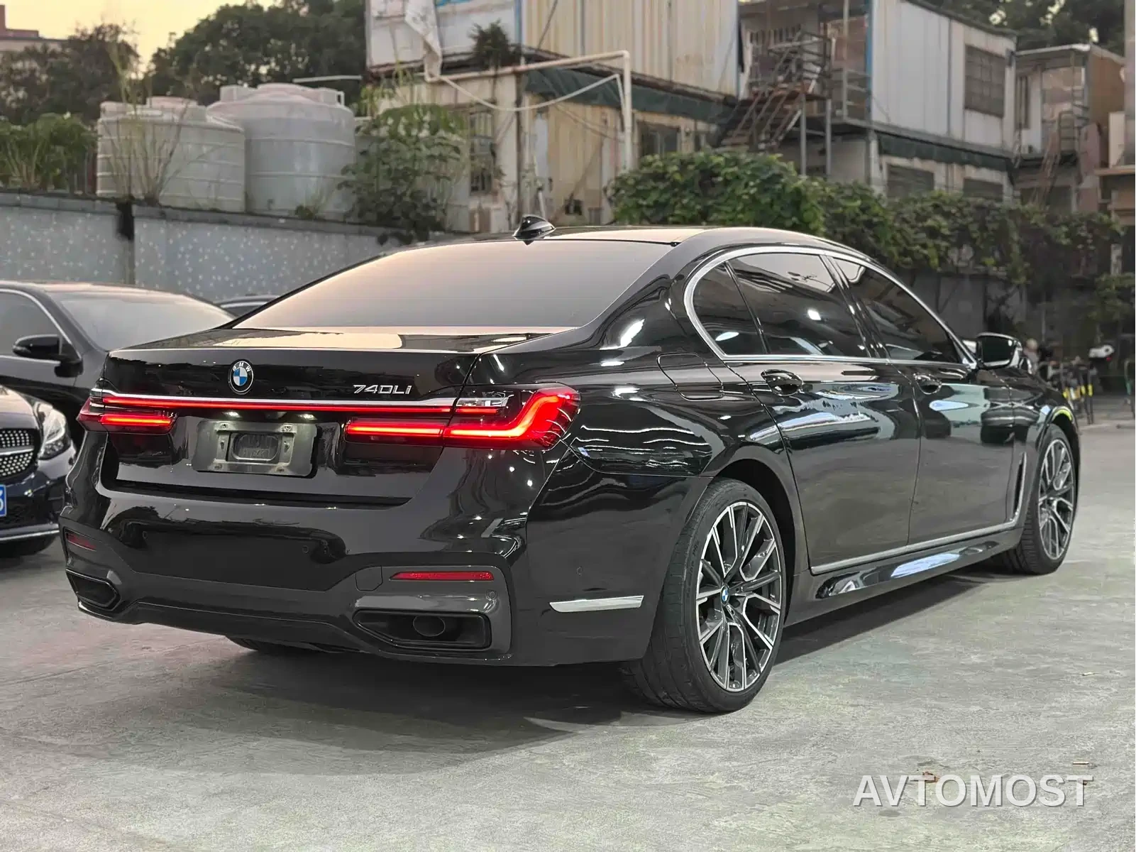 BMW 7 Series 2021 Model 740Li Leading M Sport Package — фото 7