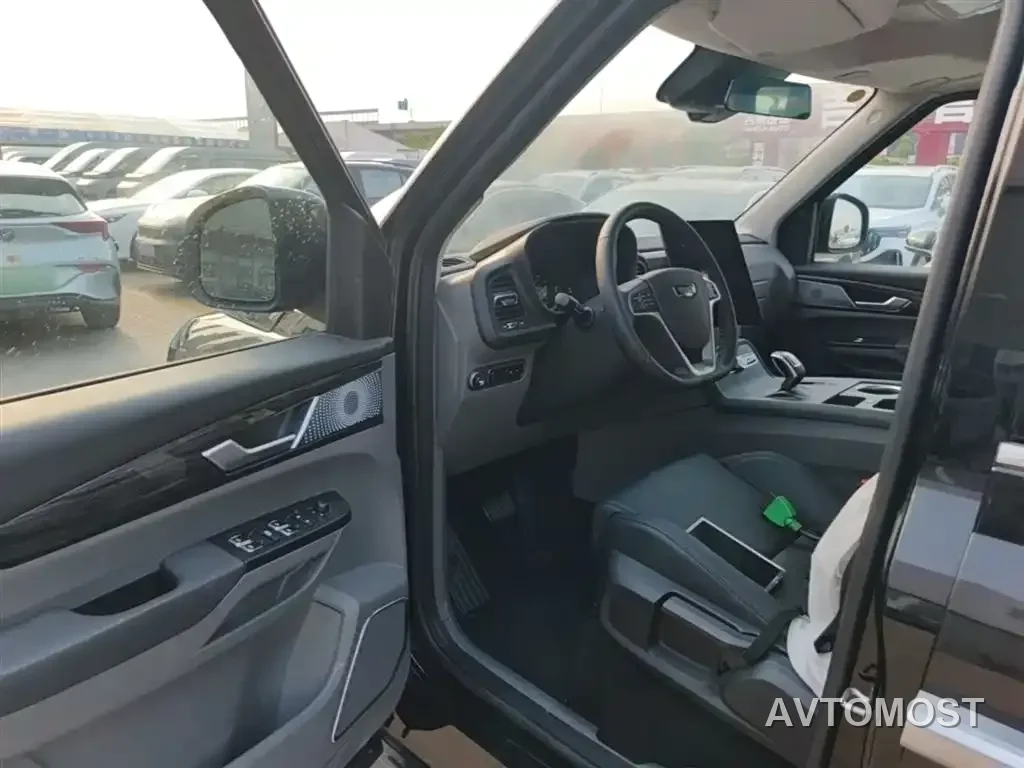 LEVC TX 2023 TX5 Extended Range Travel Edition — фото 11