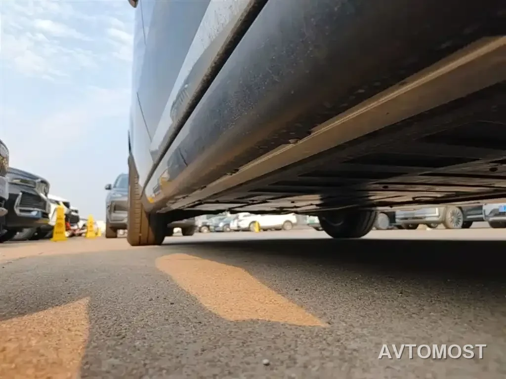 LEVC TX 2023 TX5 Extended Range Travel Edition — фото 15