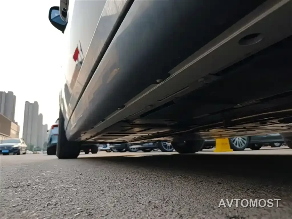 LEVC TX 2023 TX5 Extended Range Travel Edition — фото 16