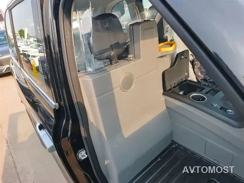 LEVC TX 2023 TX5 Extended Range Travel Edition — фото 19