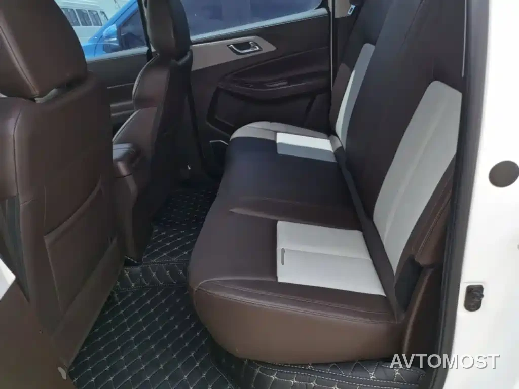Jiangling Yuhu 7 2022 2.0T Manual Diesel 2WD Comfort Standard Wheelbase — фото 13