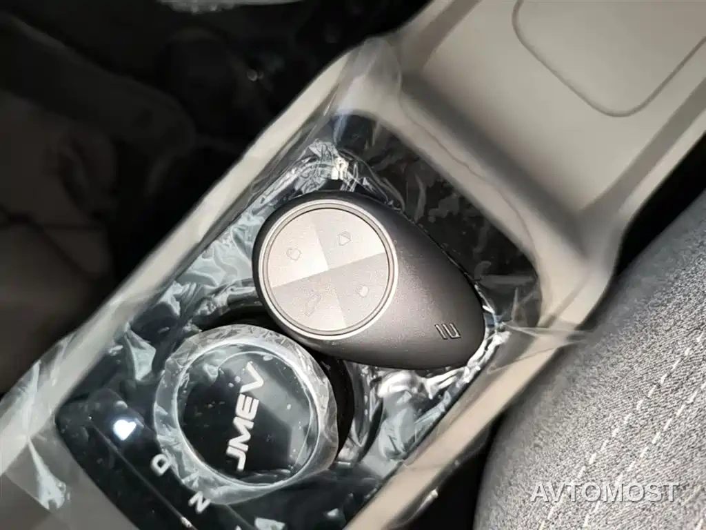 JMCG New Energy Yizhi EV3 2025 Plus 330KM Comfort — фото 9