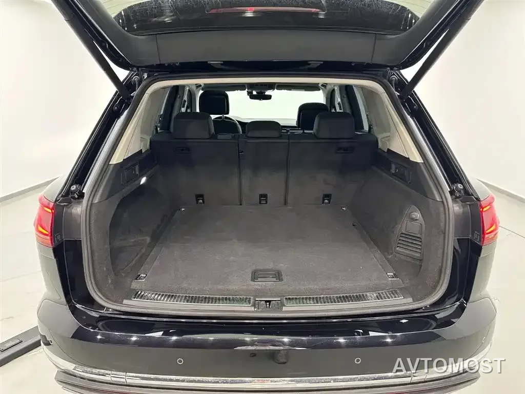 Volkswagen Touareg New Energy 2021 eHybrid — фото 19