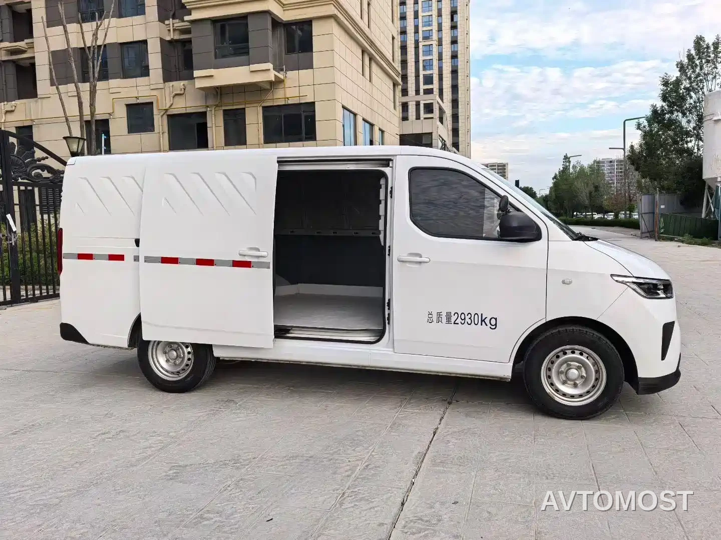 Wuling Yangguang 2024 300km Practical Enclosed Window Version 60kW — фото 6